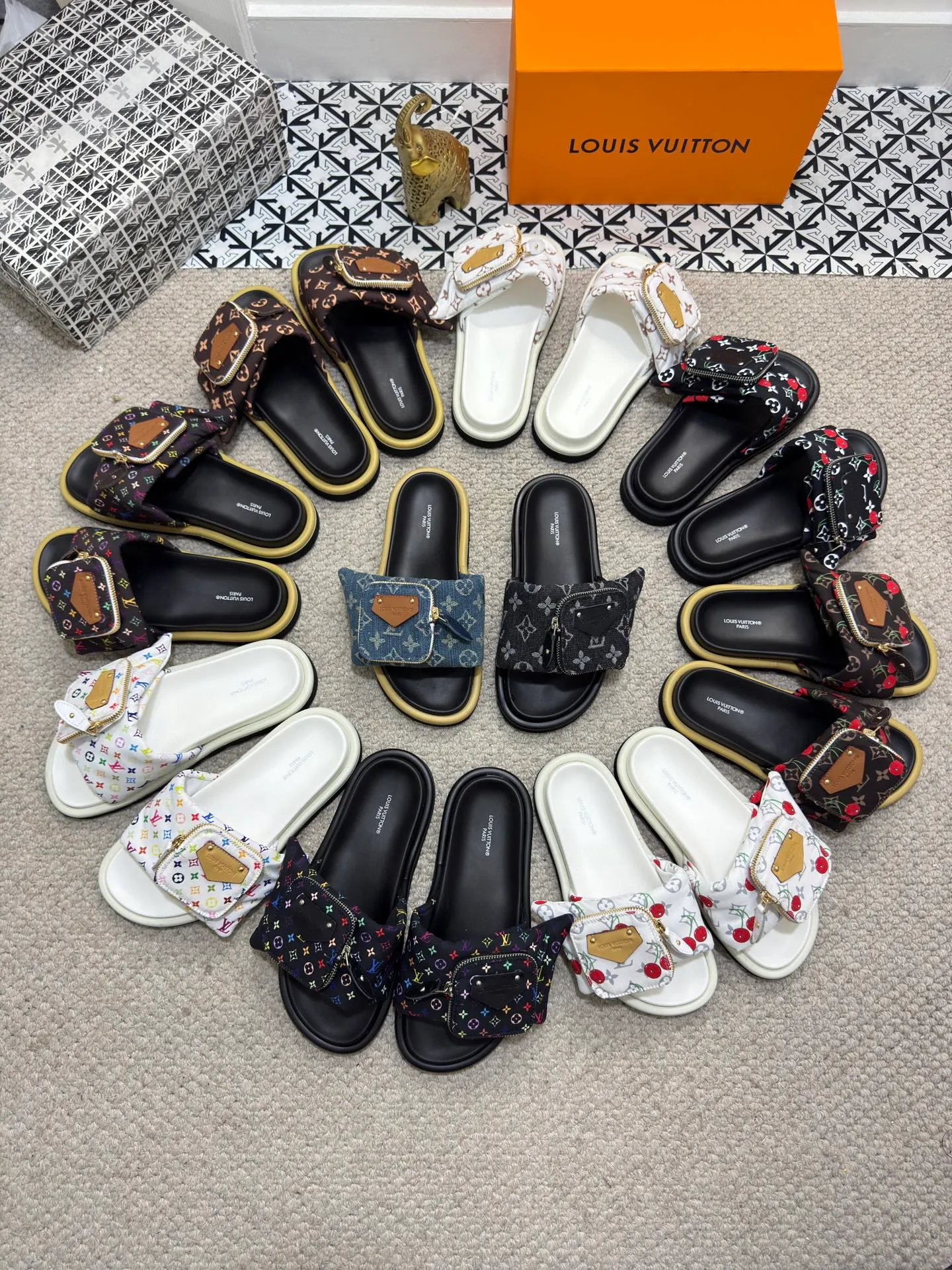 Men's shoes 💰400 [New style] 🦇🦇Top original order [Louis Vuitton] Couple style 👫Spring and summer style🎯🎯As an active family in the fashion industry ⭐ Lv is characterized by bold innovation ⚡Fabric down cloth🔥 Combined outsole, clean and tidy ⚡Fashionable and generous🌹Multiple colors available..Size: 36-44 (45 customized
